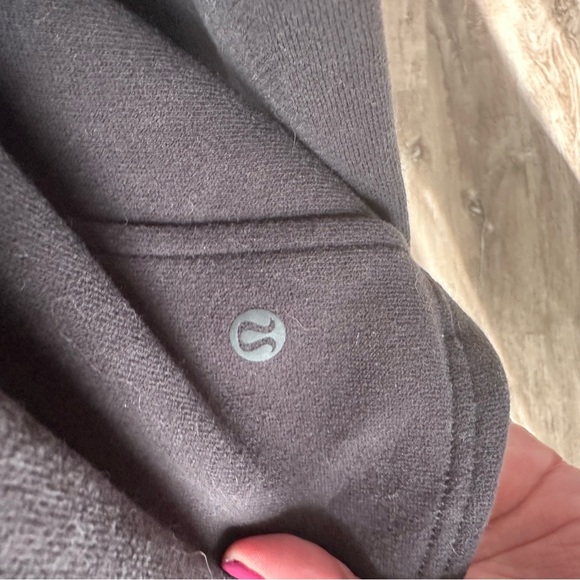 Sz 8 Lululemon Full Zip Mock Neck Sweatshirt in Black - Picture 6 of 7